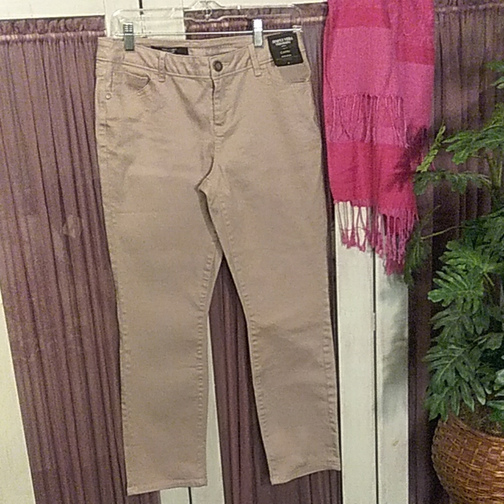 Simply Verawang capri size 6